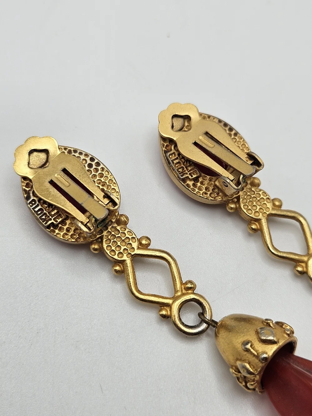 VINTAGE Leslie Block Red Lucite Gold Tone Statement Dangle Earrings 80s Clip